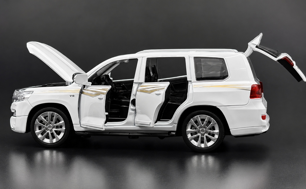 Toyota Land Cruiser LC200 1:24  diecast Scale Model | Assorted Colors