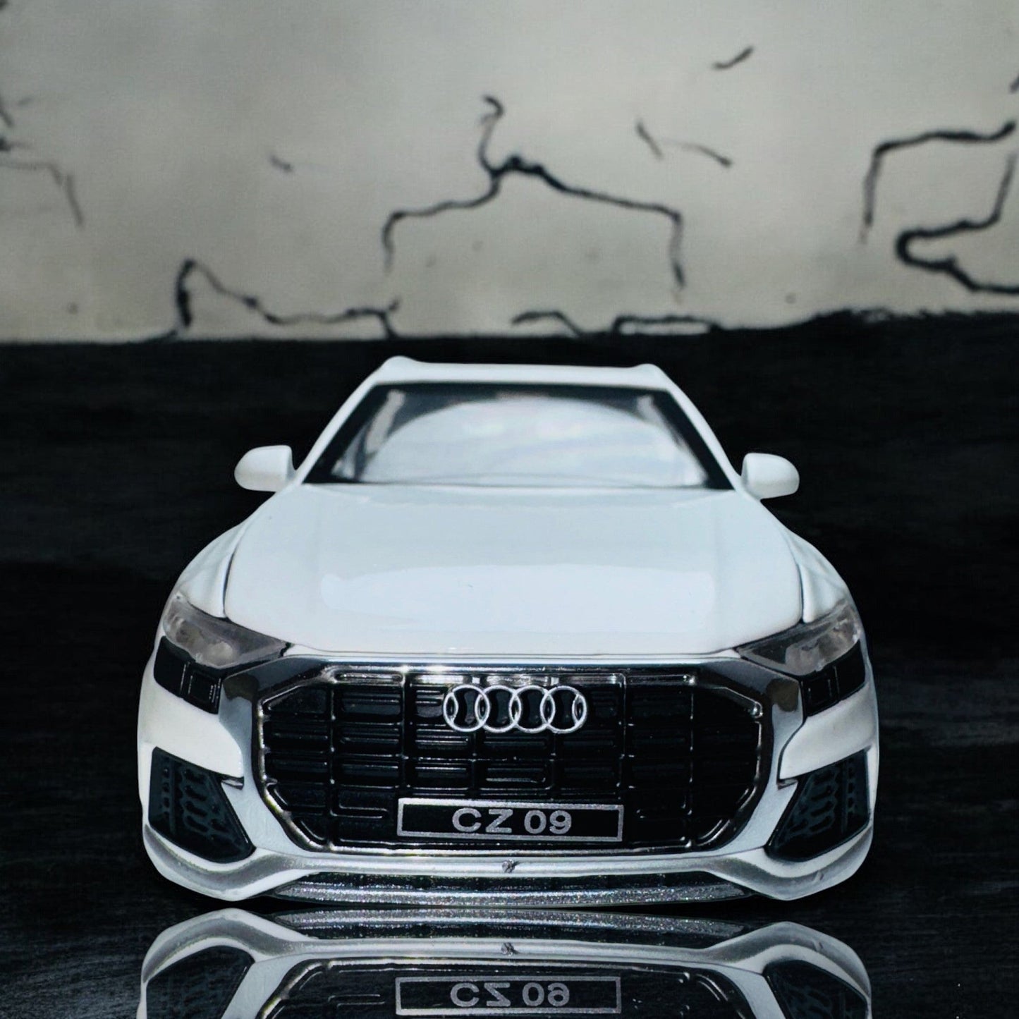 Audi Q8 1:24 diecast scale model car collectible | Assorted Colors