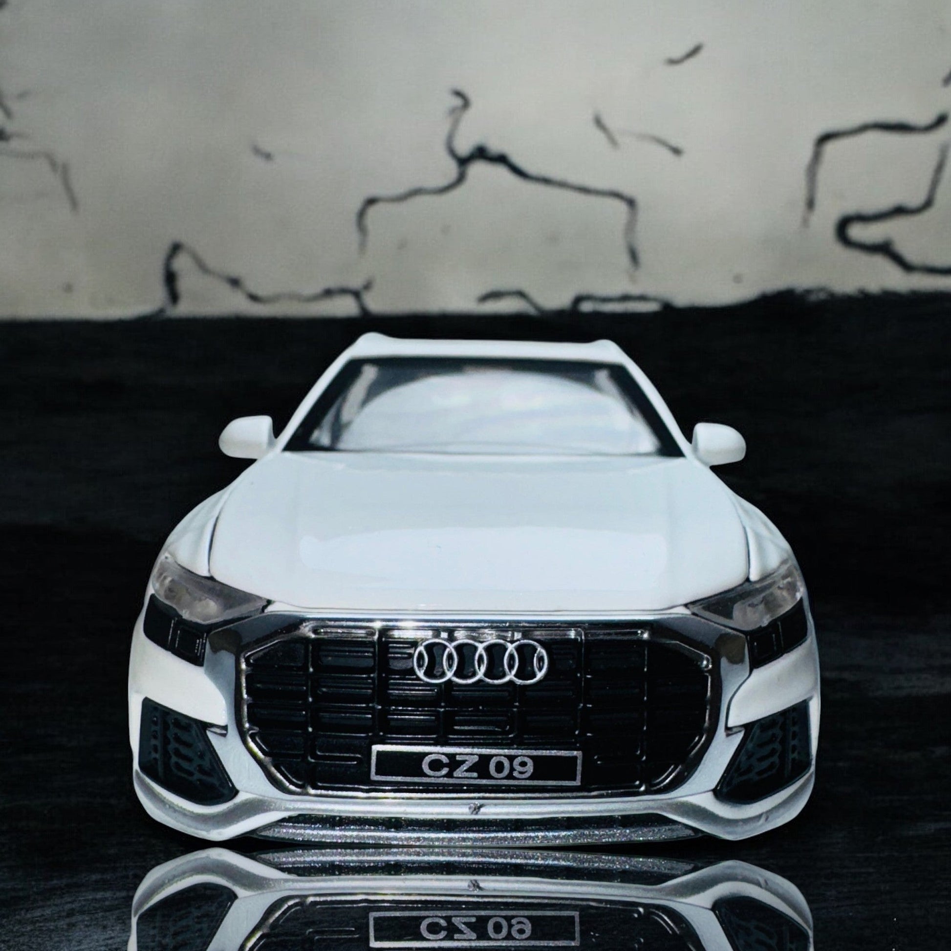 Audi Q8 1:24 diecast scale model car collectible | Assorted Colors