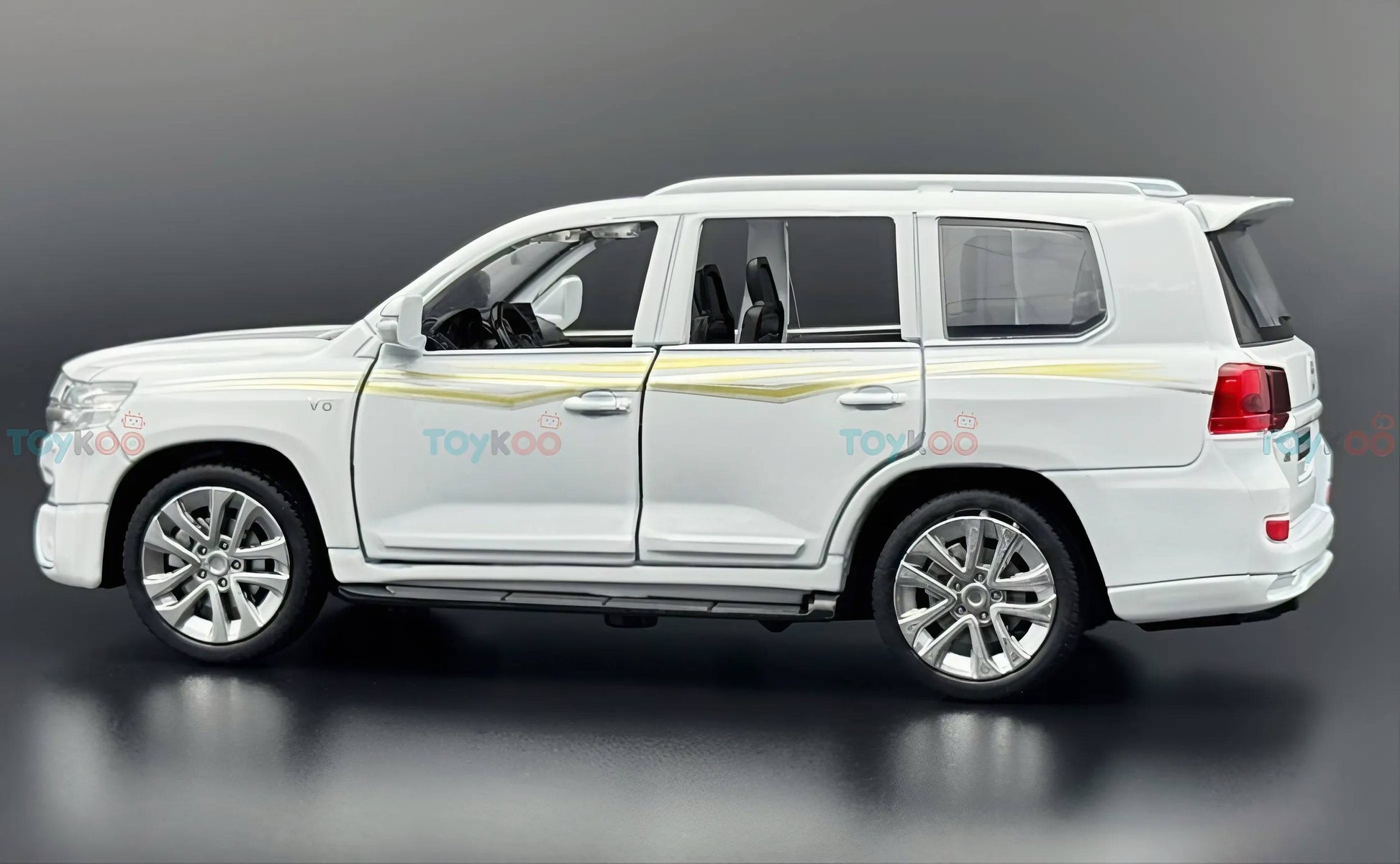 Toyota Land Cruiser LC200 1:24  diecast Scale Model | Assorted Colors