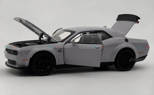 Dodge Challenger SRT Hellcat 1:24 diecast scale model car